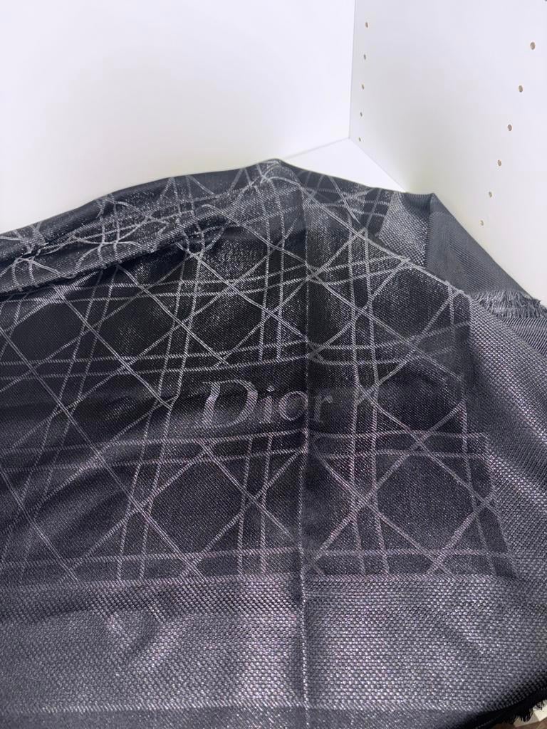 Dior Sjaal Zwart Zilver, Kleding | Dames, Mutsen, Sjaals en Handschoenen, Ophalen of Verzenden, Zo goed als nieuw, Maat 46/48 (XL) of groter