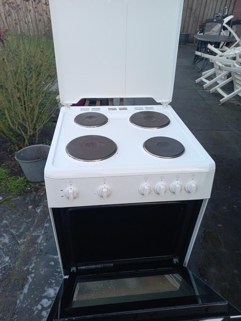 GÉÉN GAS !!Beko electrische kookfornuis kookplaat met oven, Ophalen, Vrijstaand, Elektrisch, 4 kookzones