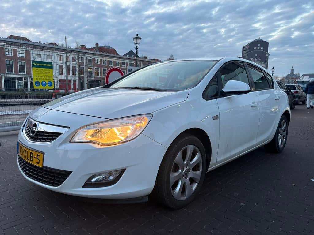 Opel Astra 1.4 Ecoflex 100pk 2012 Wit airco cruise navi ipod, Voorwielaandrijving, Euro 5, Stof, 4 cilinders