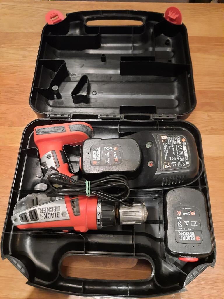 Black & Decker boormachine met 2 accu's en oplader, Doe-het-zelf en Verbouw, Gereedschap | Boormachines, Ophalen of Verzenden