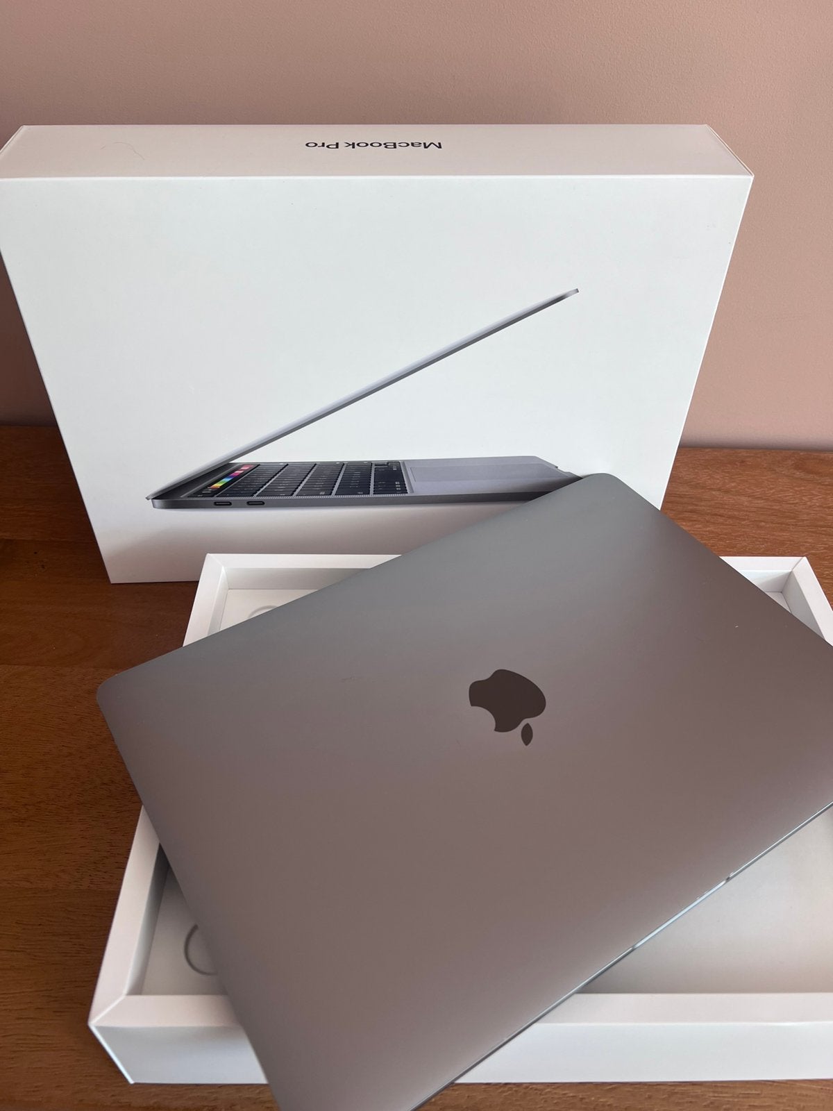 MacBookPro - 2020, Computers en Software, Windows Laptops, Gebruikt, 13 inch, 2 tot 3 Ghz, Minder dan 4 GB, Qwerty, Ophalen of Verzenden