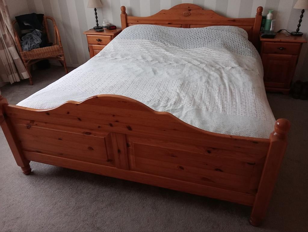 Complete slaapkamer: bed, linnenkast, dressoir, nachtkastjes, Ophalen, Gebruikt, Tweepersoons, Klassiek, Hout