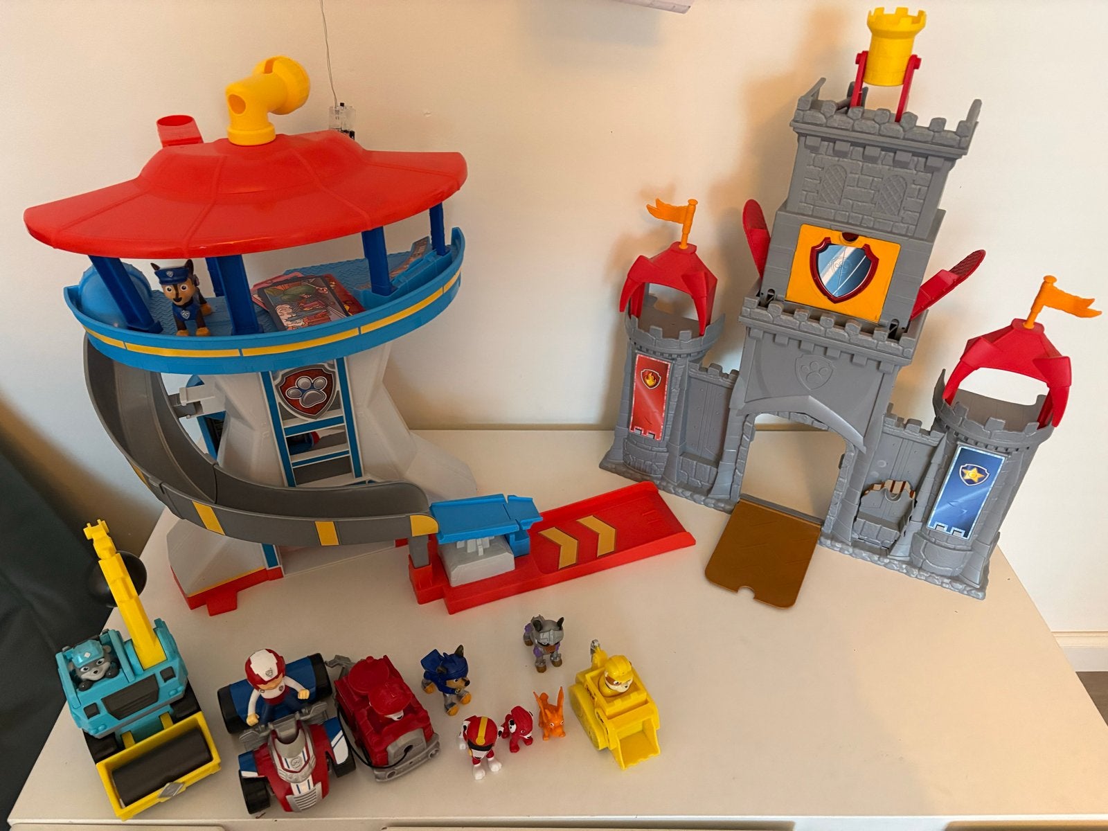 Grote Paw Patrol speelgoedset met oa uitkijktoren en kasteel, Ophalen, Gebruikt, Jongen of Meisje