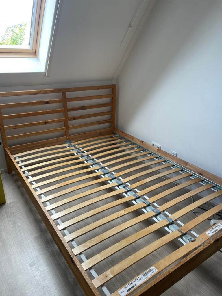 IKEA tweepersoonsbed (140x200 cm) met lattenbodem, Huis en Inrichting, Gebruikt, Bruin, Tweepersoons, 200 cm