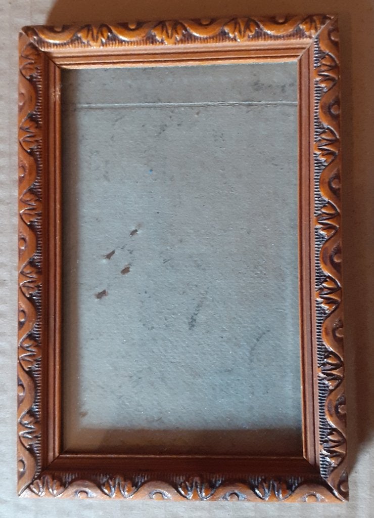 Mooi bewerkt houten fotolijstje. Afmeting 16 x 11 cm, Hout, Standaard fotolijst, Ophalen of Verzenden, Zo goed als nieuw