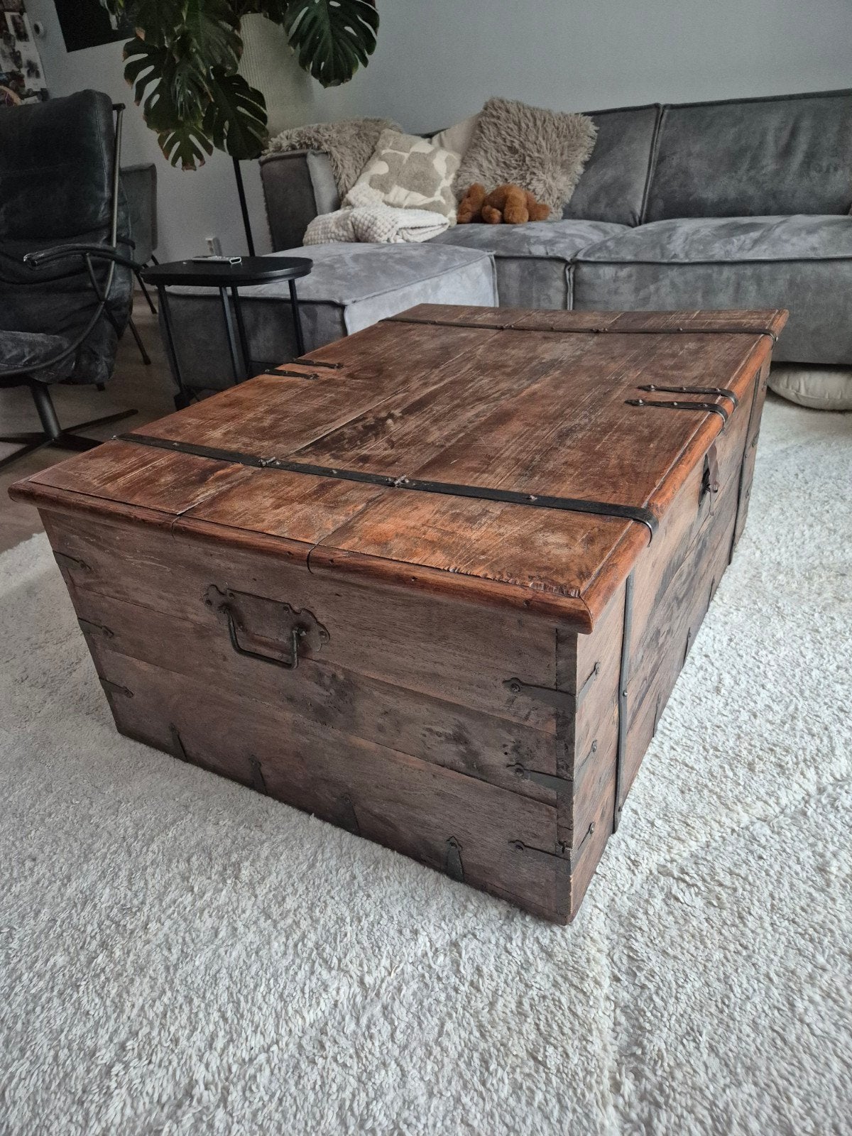 Robuuste houten kist/salontafel met metalen accenten, Ophalen