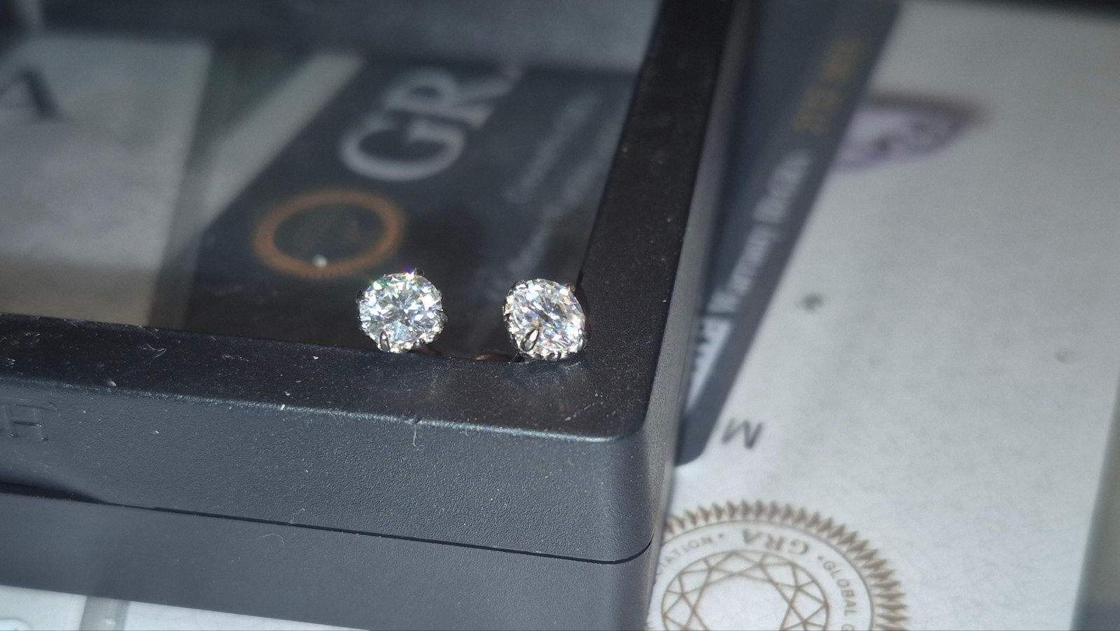 Moissanitediamanten oorstekers 925 zilver+gra certificaat, Nieuw, Ophalen of Verzenden, Met edelsteen, Knopjes of Stekers