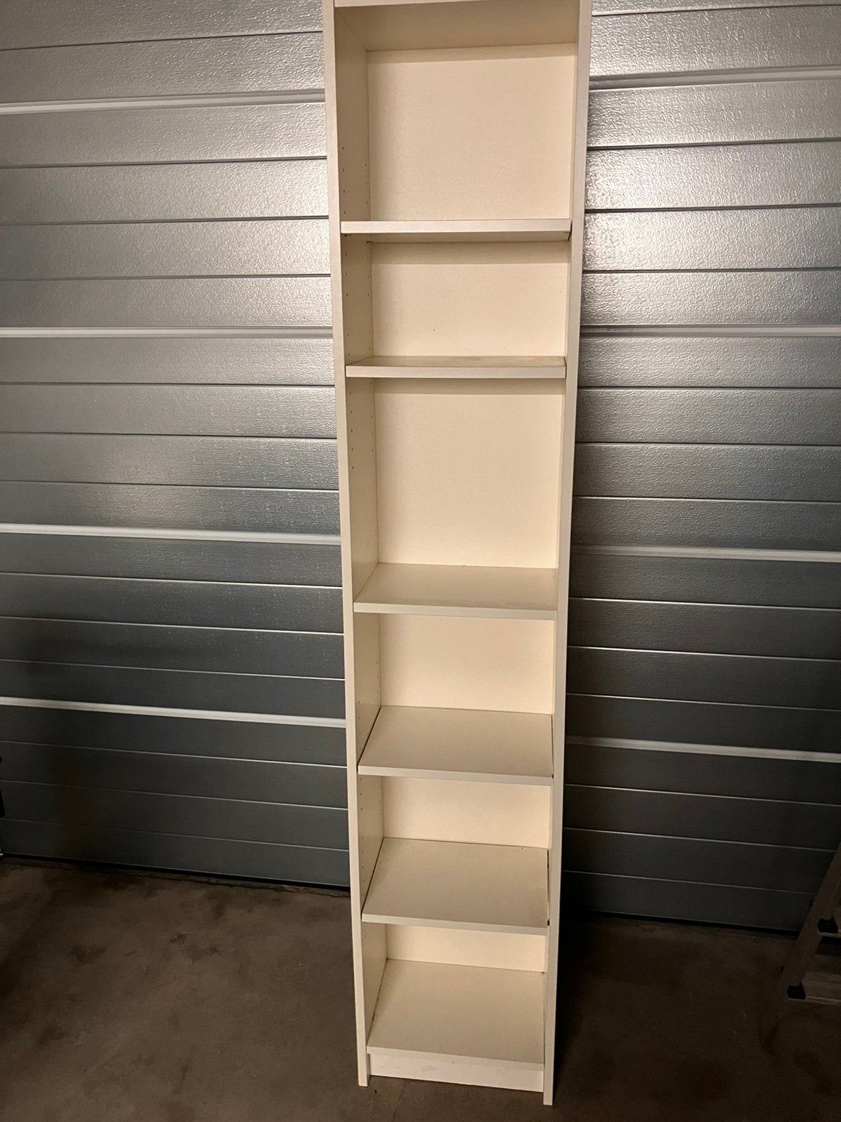 GRATIS witte IKEA smalle stellingkast | Billy boekenkast wit, Ophalen, Gebruikt