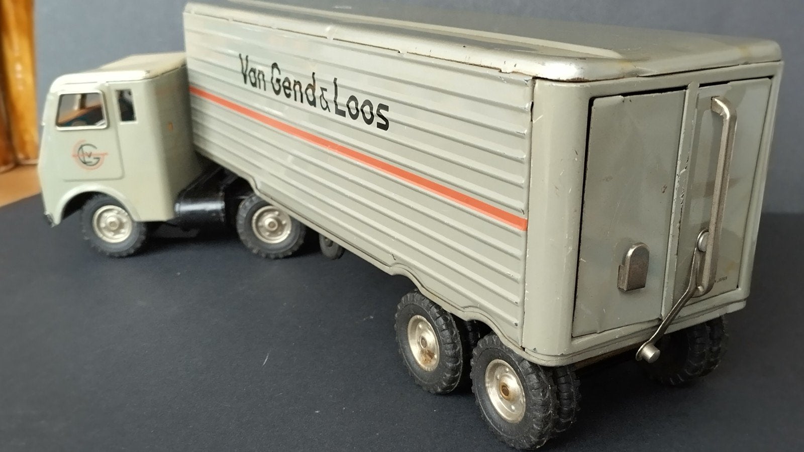 Arnold Blik Van Gend & Loos vrachtwagen Pol, Verzenden