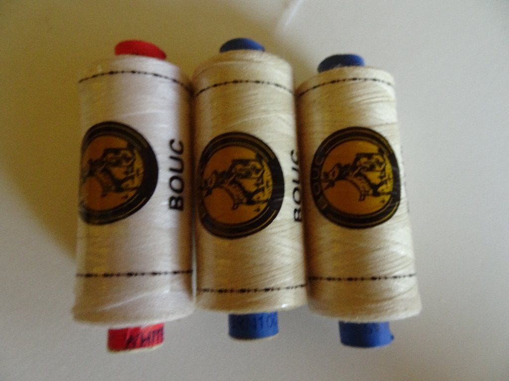 3Klosjes linnen garen nr. 100 wit en 100 en 80 gebroken wit, Hobby en Vrije tijd, Kantklossen, Ophalen of Verzenden, Nieuw, Garen