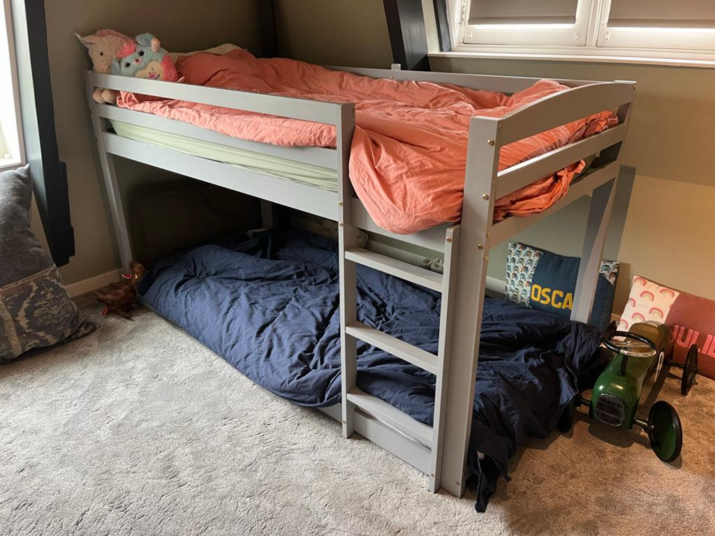 Stapelbed grijs - Ideaal voor kinderkamer, Huis en Inrichting, Slaapkamer | Stapelbedden en Hoogslapers, Gebruikt, 90 cm, Eenpersoons