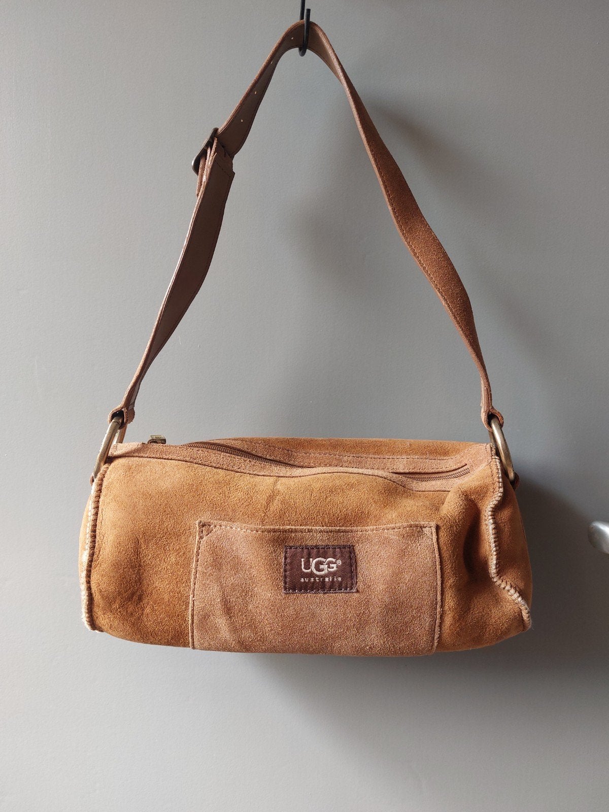 UGG Australia Schoudertasje - Bruin Suède, Ophalen of Verzenden, Zo goed als nieuw, Bruin, Schoudertasje