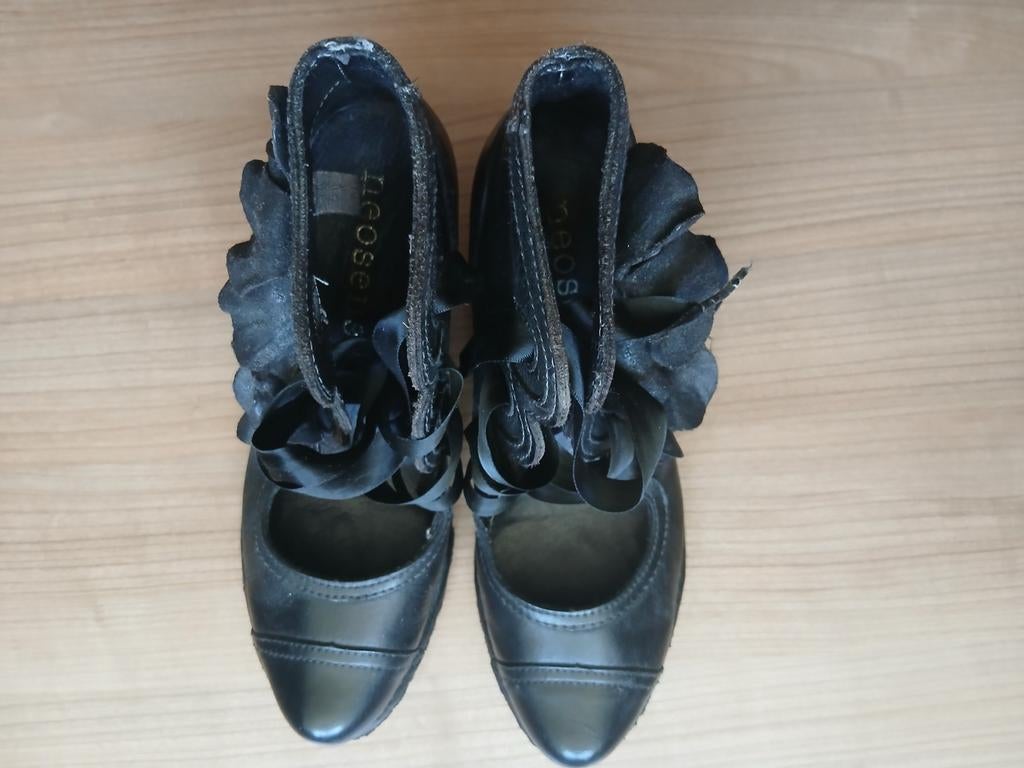 Neosens zwarte schoenen 39 met satijnen veters en bloem, Ophalen of Verzenden