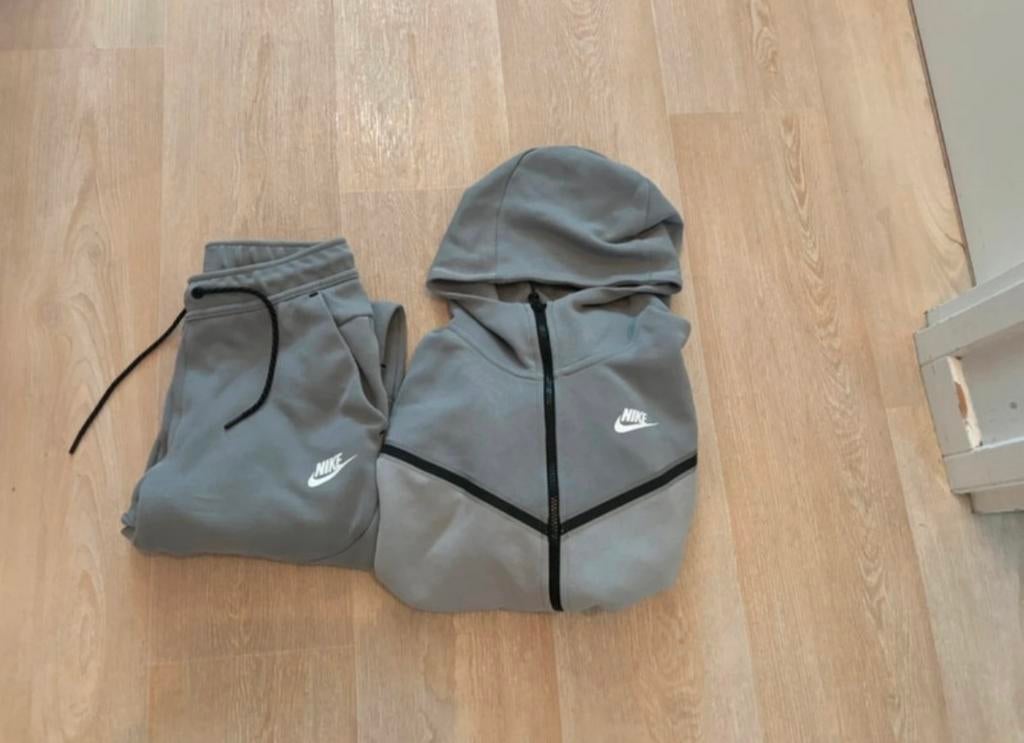 Nike tech donker grijs, Ophalen of Verzenden, Gedragen, Maat 46 (S) of kleiner