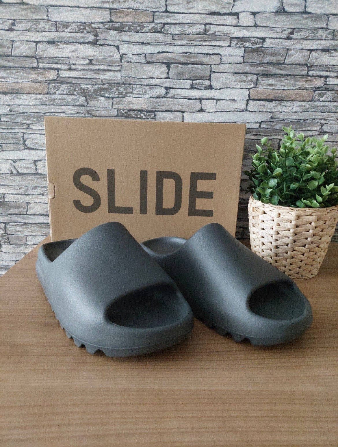 Adidas Yeezy slide, Kleding | Heren, Schoenen, Slippers, Verzenden, Zwart, Nieuw