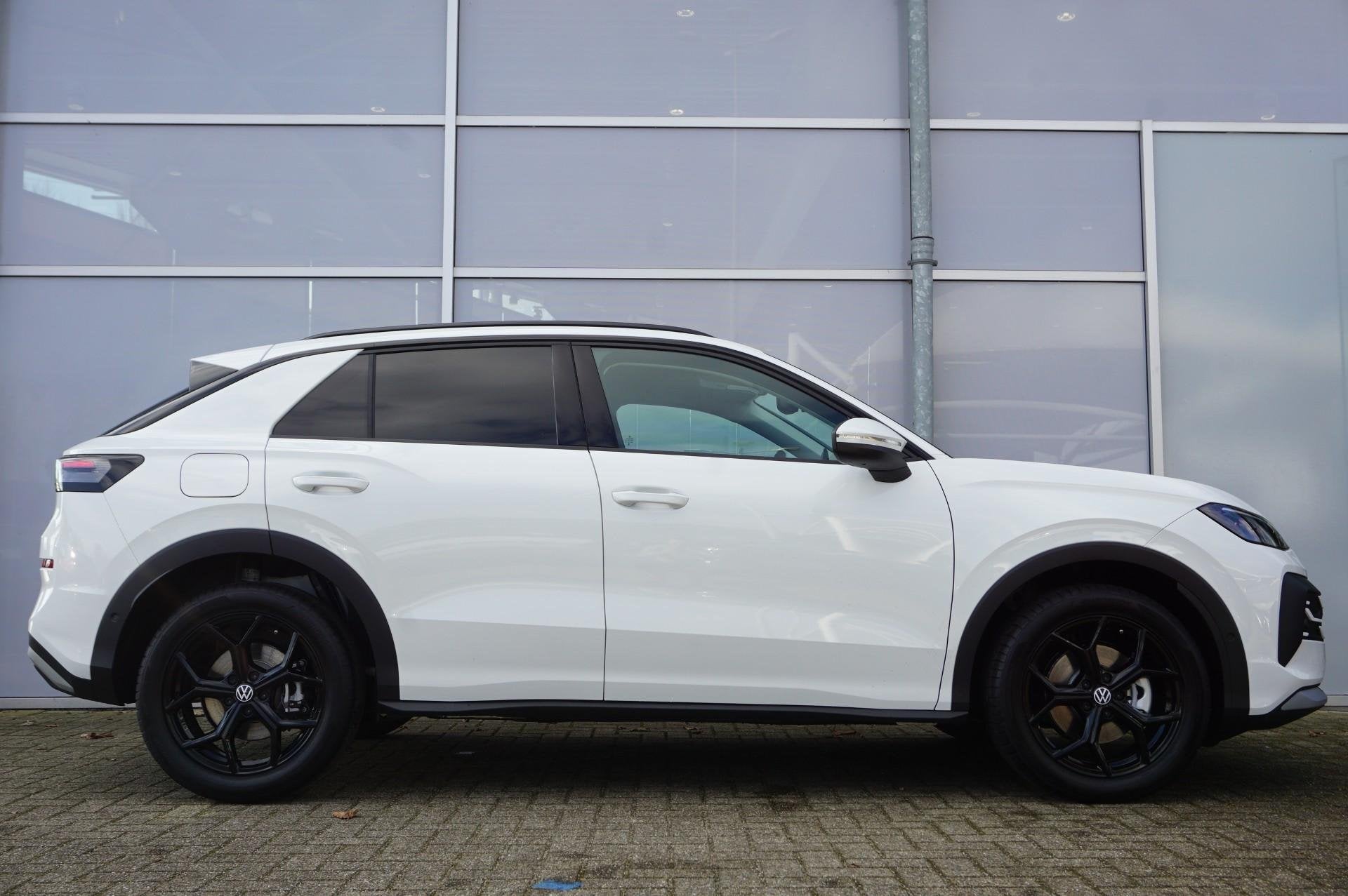 Volkswagen T-Roc 1.5 eTsi 115pk DSG Life First Edition | Sto, Auto's, Volkswagen, 12 maanden, 1498 cc, 4 cilinders, 116 pk