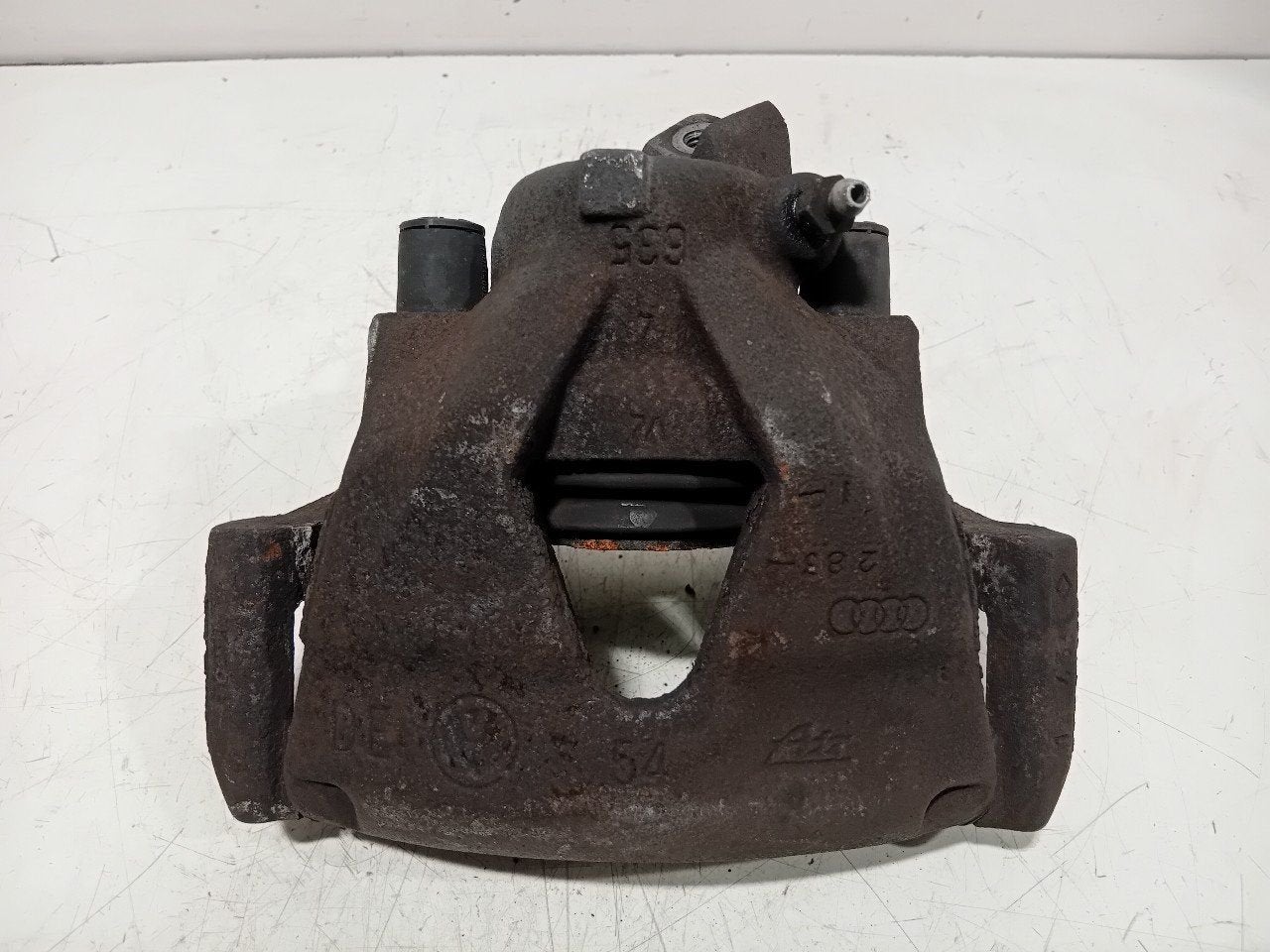 Remklauw links voor Audi TT, Onderdelen@venauto.nl, Van der Ven Autorecycling B.V., Gebruikt, Ettenseweg 76, 4706 PB Roosendaal, The Netherlands