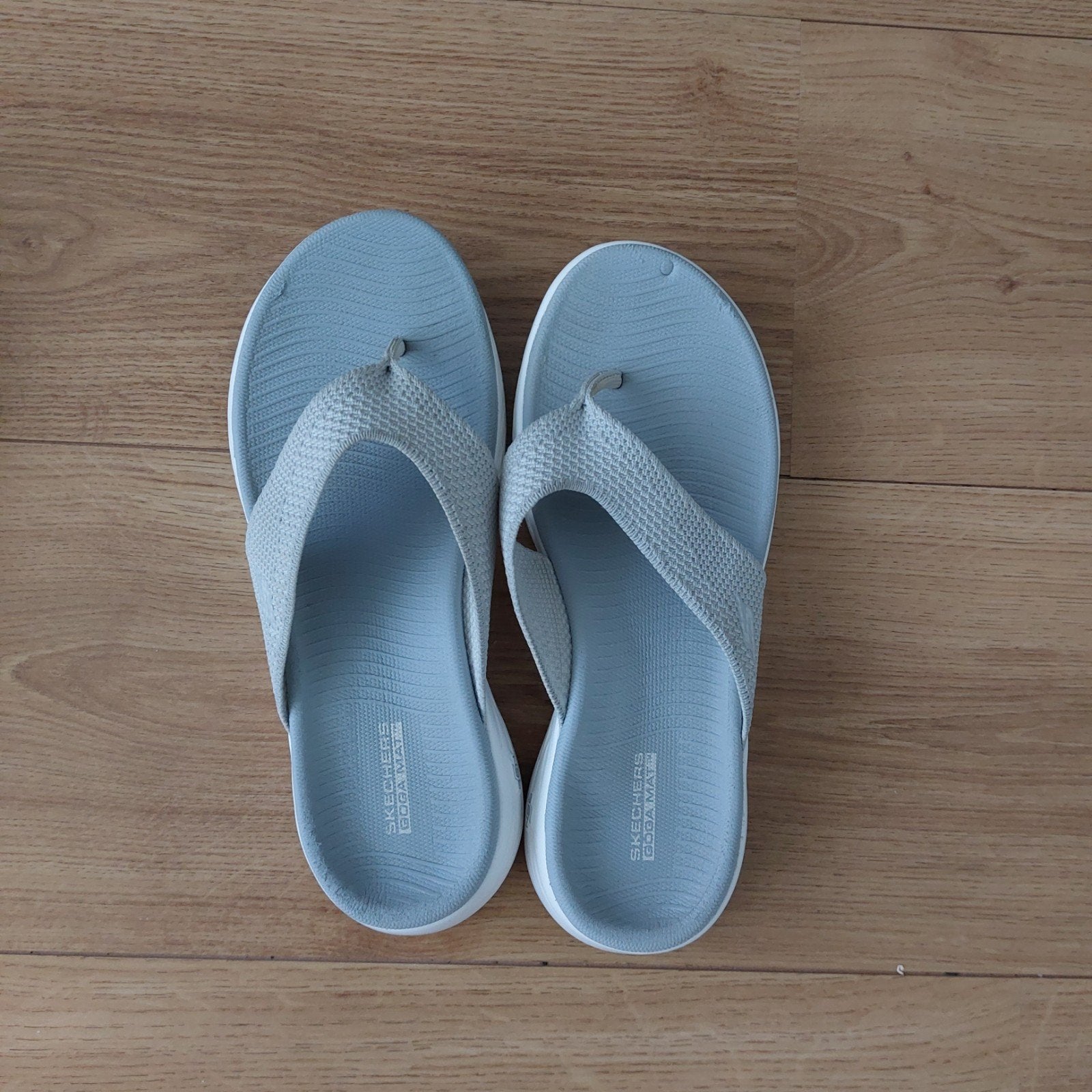 Skechers slippers maat 38 (valt als 39), Kleding | Dames, Schoenen, Ophalen of Verzenden