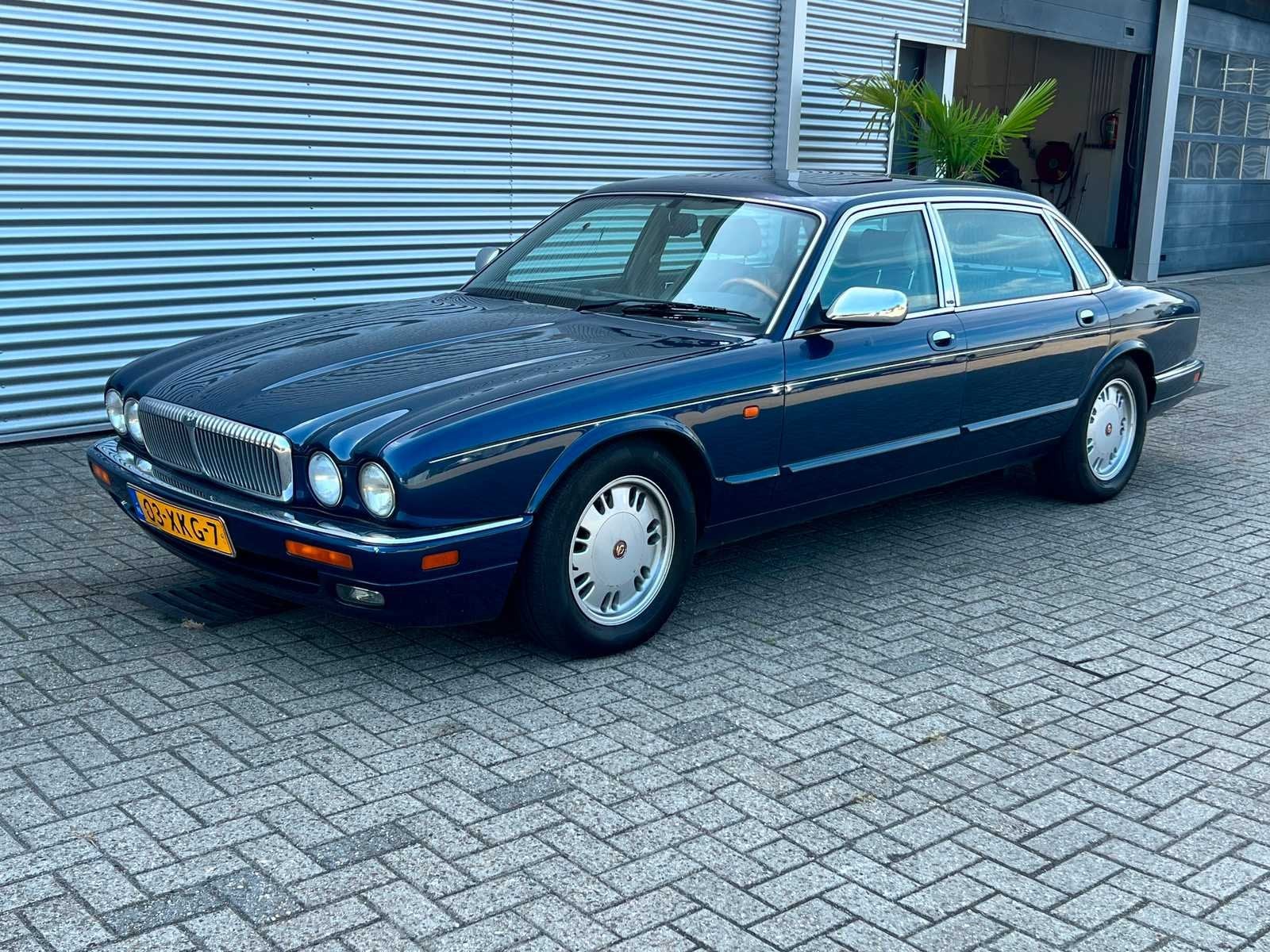 1995 Daimler 4.0 4.0 SIX Personenauto, Auto's, Gebruikt, Blauw, Bedrijf, Sedan