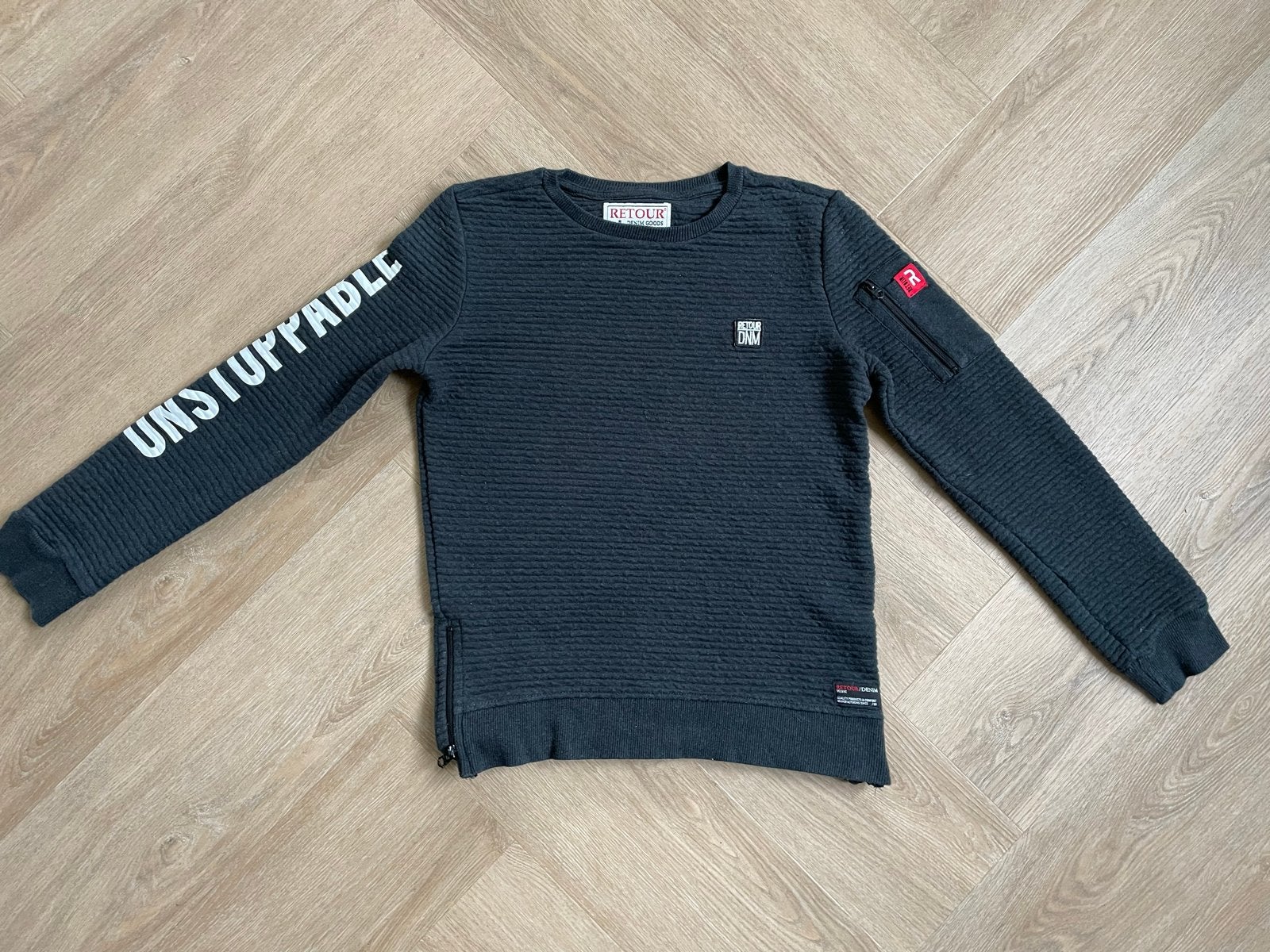 Retour Stoere sweater UNSTOPPABLE maat 140, Verzenden, Zo goed als nieuw, Jongen, Trui of Vest