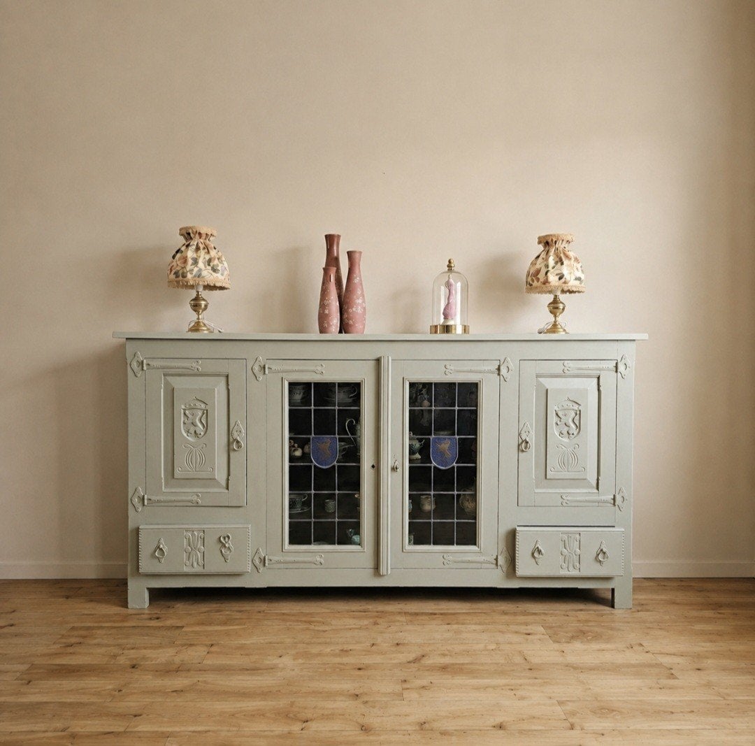 Uniek dressoir met glas-in-lood en houtsnijwerk, Antiek en Kunst, Ophalen of Verzenden