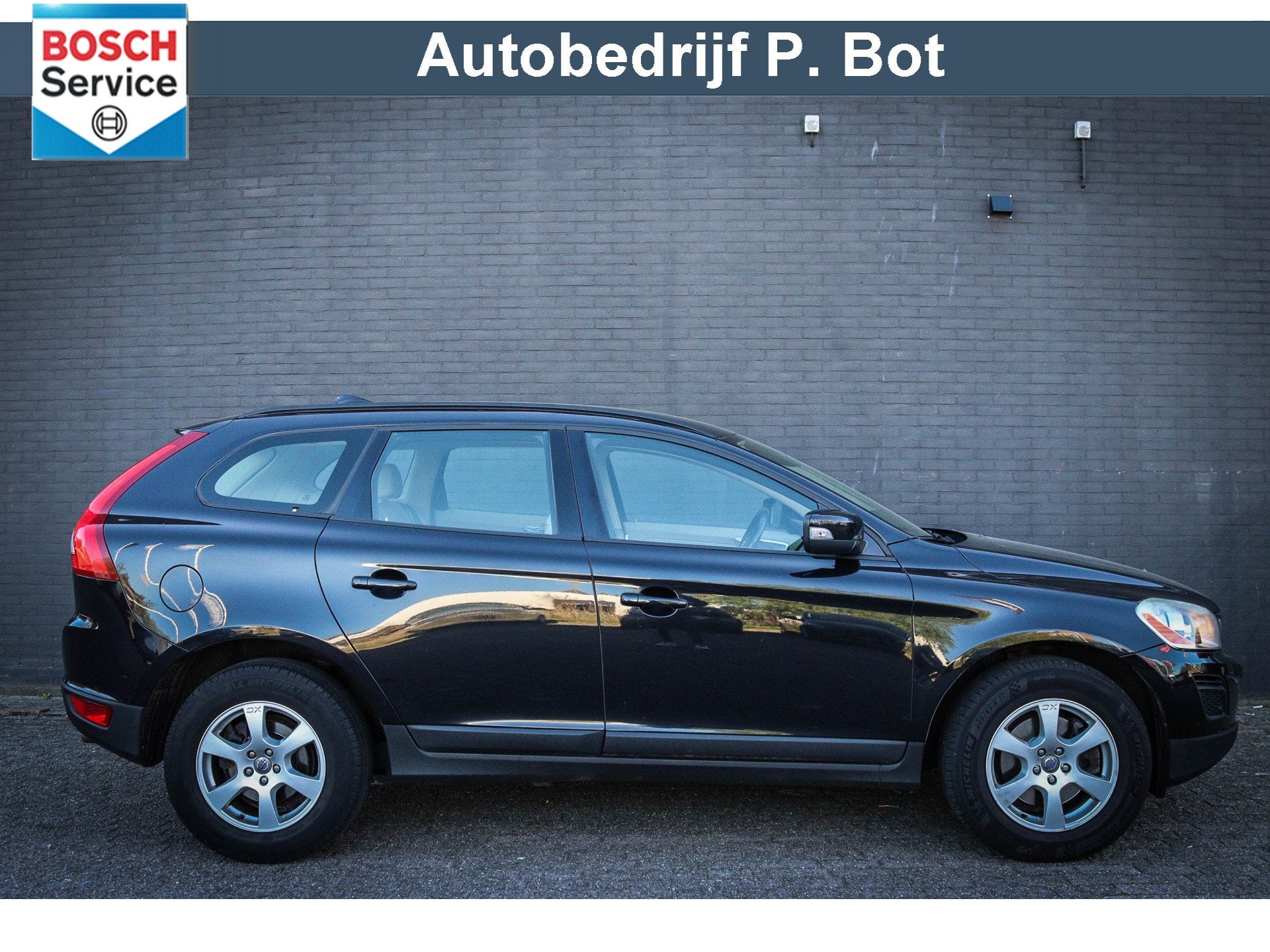Volvo XC60 2.0T Kinetic Net binnen - Nu al te bezichtigen, Auto's, Euro 5, Zwart, 4 cilinders, Zwart