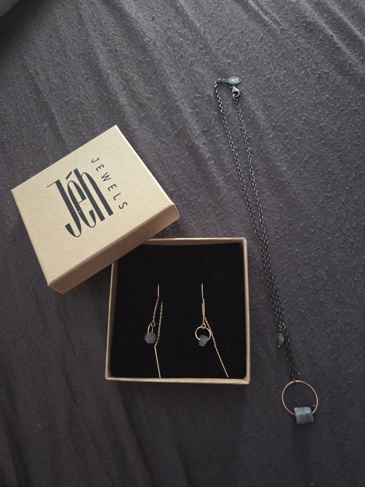 JEH set met ketting en oorbellen met labradoriet, Ophalen of Verzenden, Zo goed als nieuw, Met edelsteen, Goud