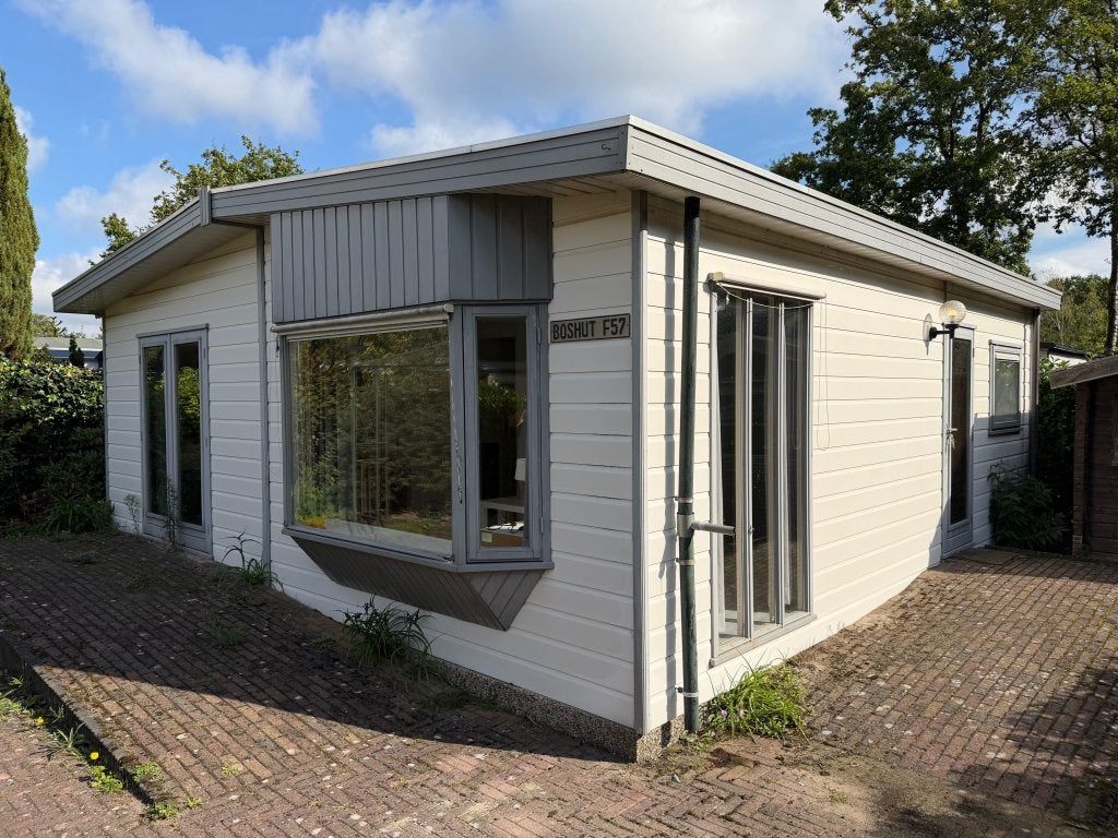 Kunststof Dubbel Chalet 7.10 x 7.25 (zonder staanplaats)