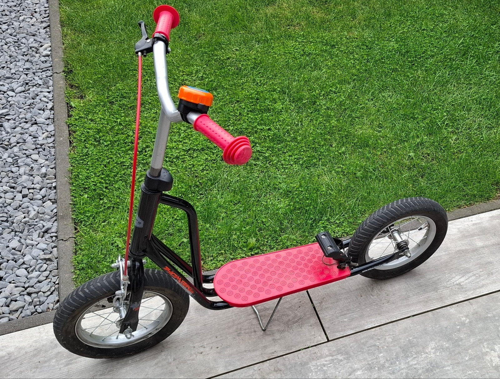Kinderstep Volare Thombike - Zwart/Rood - Goede staat, Ophalen, Gebruikt, Gewone step, Volare