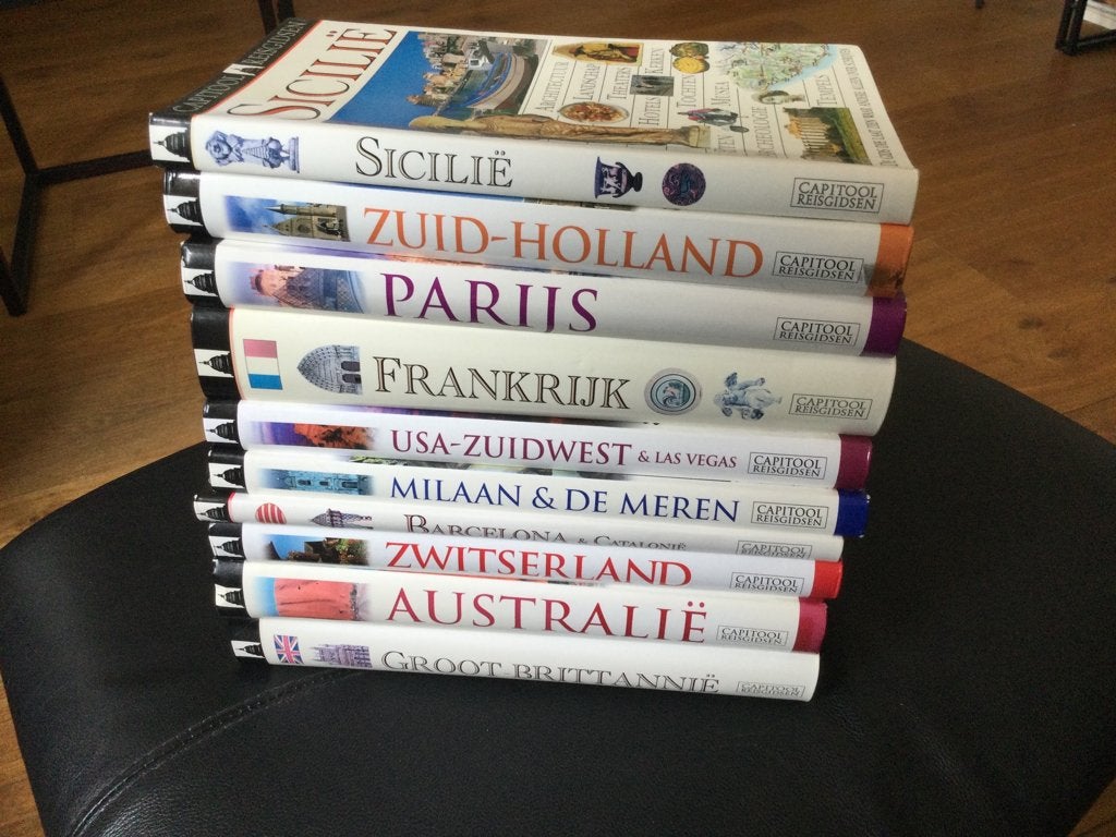 Reisgidsen Capitool, o.a. Milaan, Australië,Zwitserland 5,00, Gelezen, Capitool, Europa, Ophalen of Verzenden
