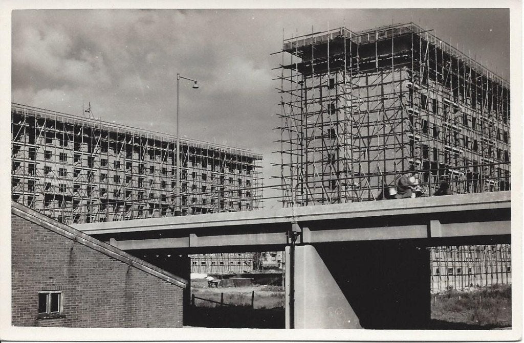 Rotterdam, Torenlaan, Flat in aanbouw, Fotokaart, Ophalen of Verzenden, 1940 tot 1960, Ongelopen, Zuid-Holland