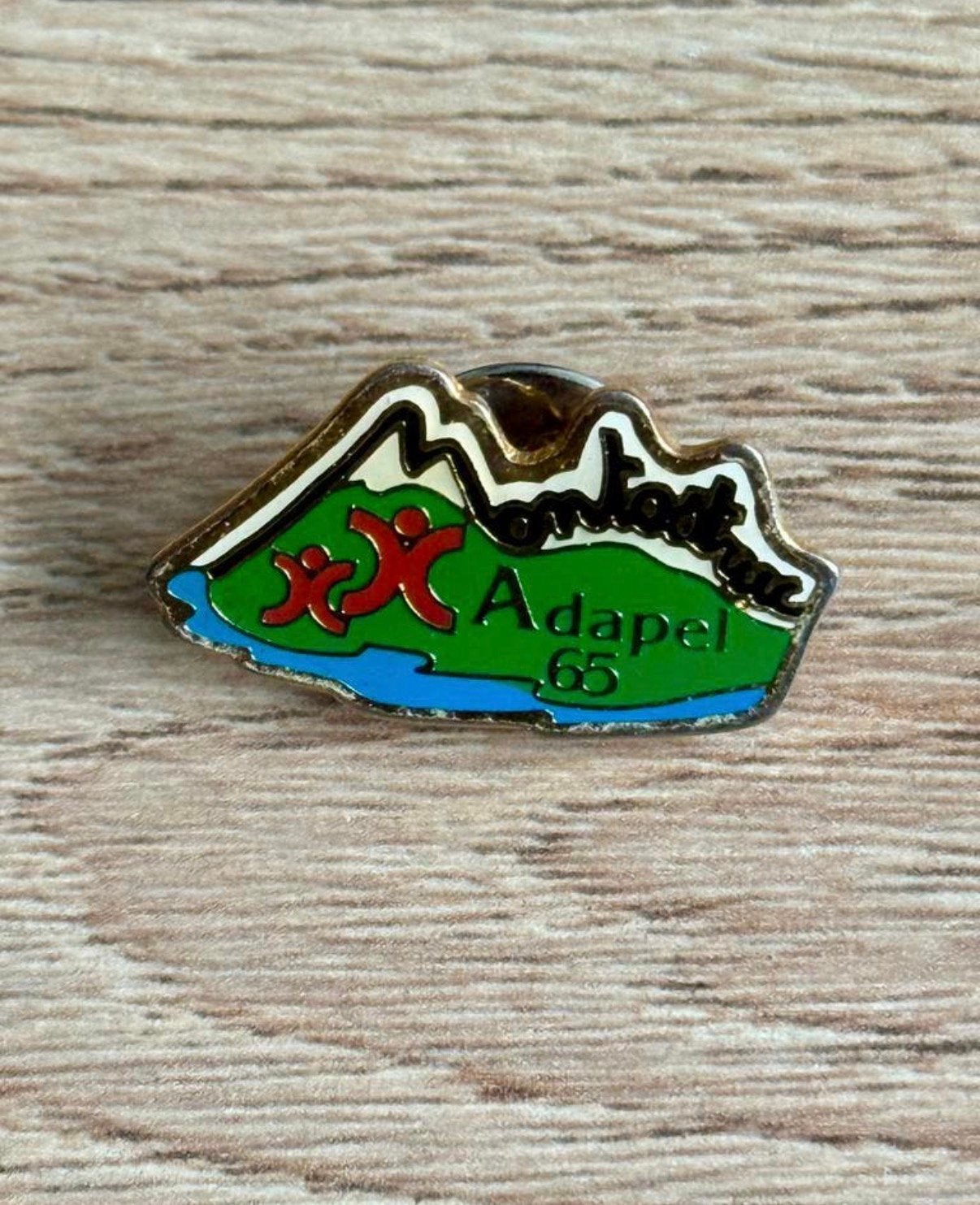 Adapel 65 Pin, Ophalen of Verzenden, Gebruikt, Overige onderwerpen, Speldje of Pin