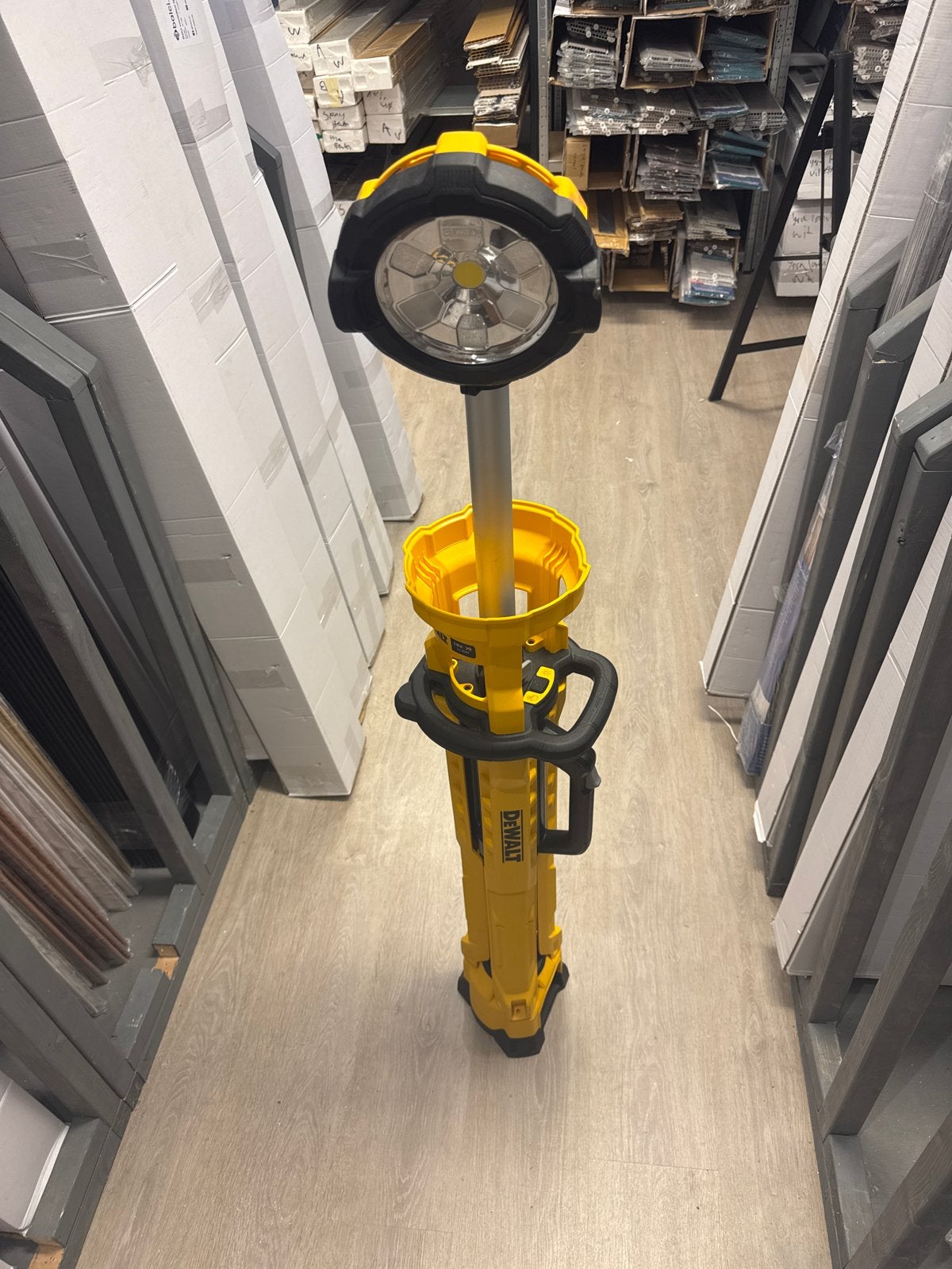 Dewalt DCL079 Accu LED Statiefbouwlamp, Minder dan 50 watt, Met statief, Ophalen of Verzenden, Zo goed als nieuw