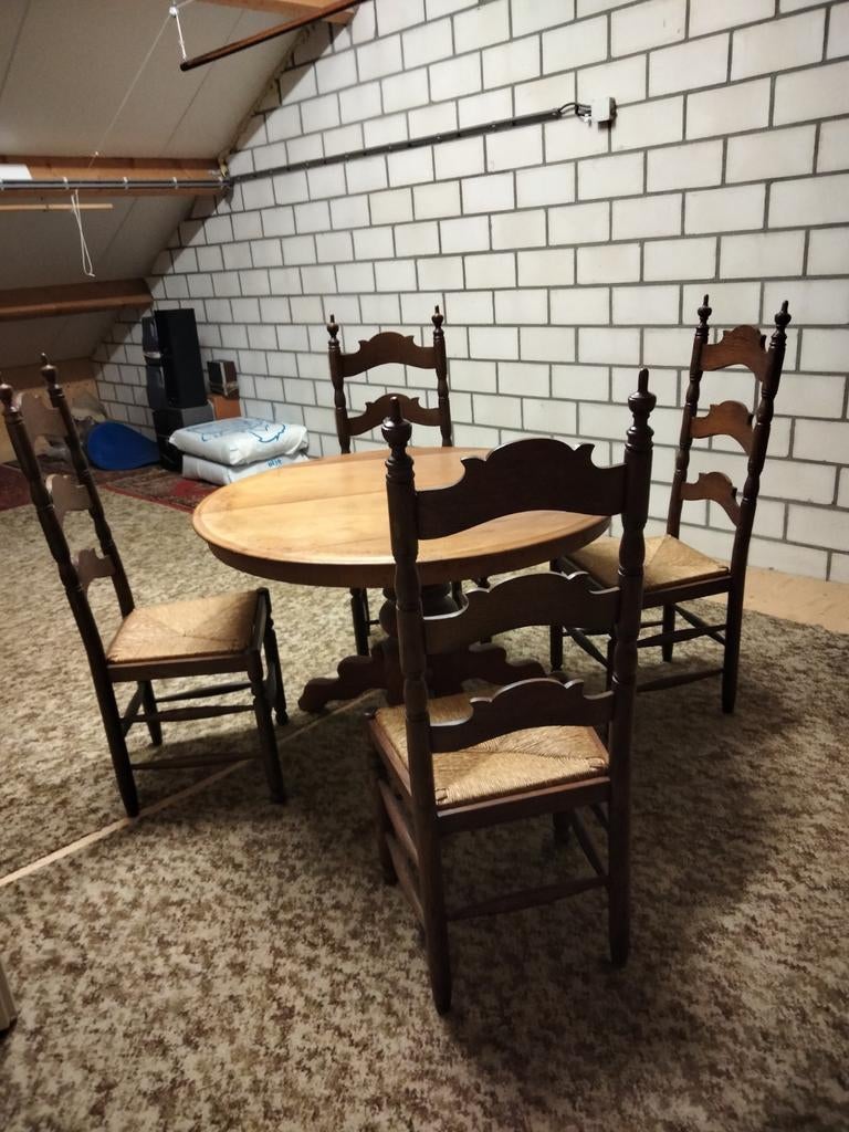 Ronde tafel en 4 stoelen, Ophalen