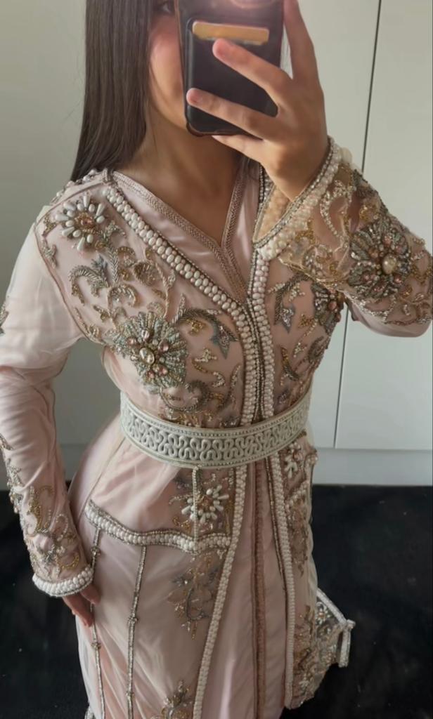 Elegante Roze Takchita met Gedetailleerd Borduurwerk, Overige typen, Ophalen of Verzenden, Zo goed als nieuw, Roze
