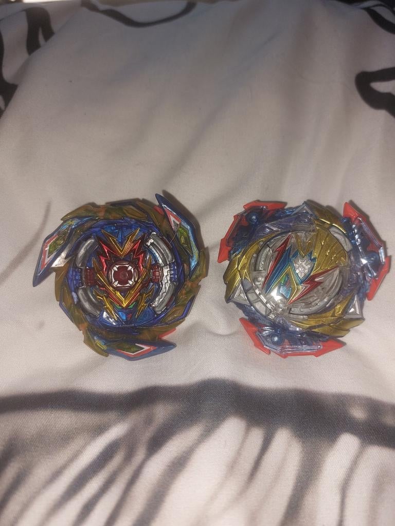 2 Takara Tomy Beyblades - Zo goed als nieuw, Ophalen of Verzenden, Zo goed als nieuw