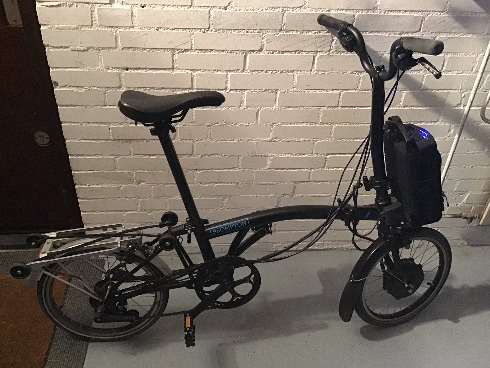 Brompton electric, 2 stuks, één zwart, één wit, prima staat