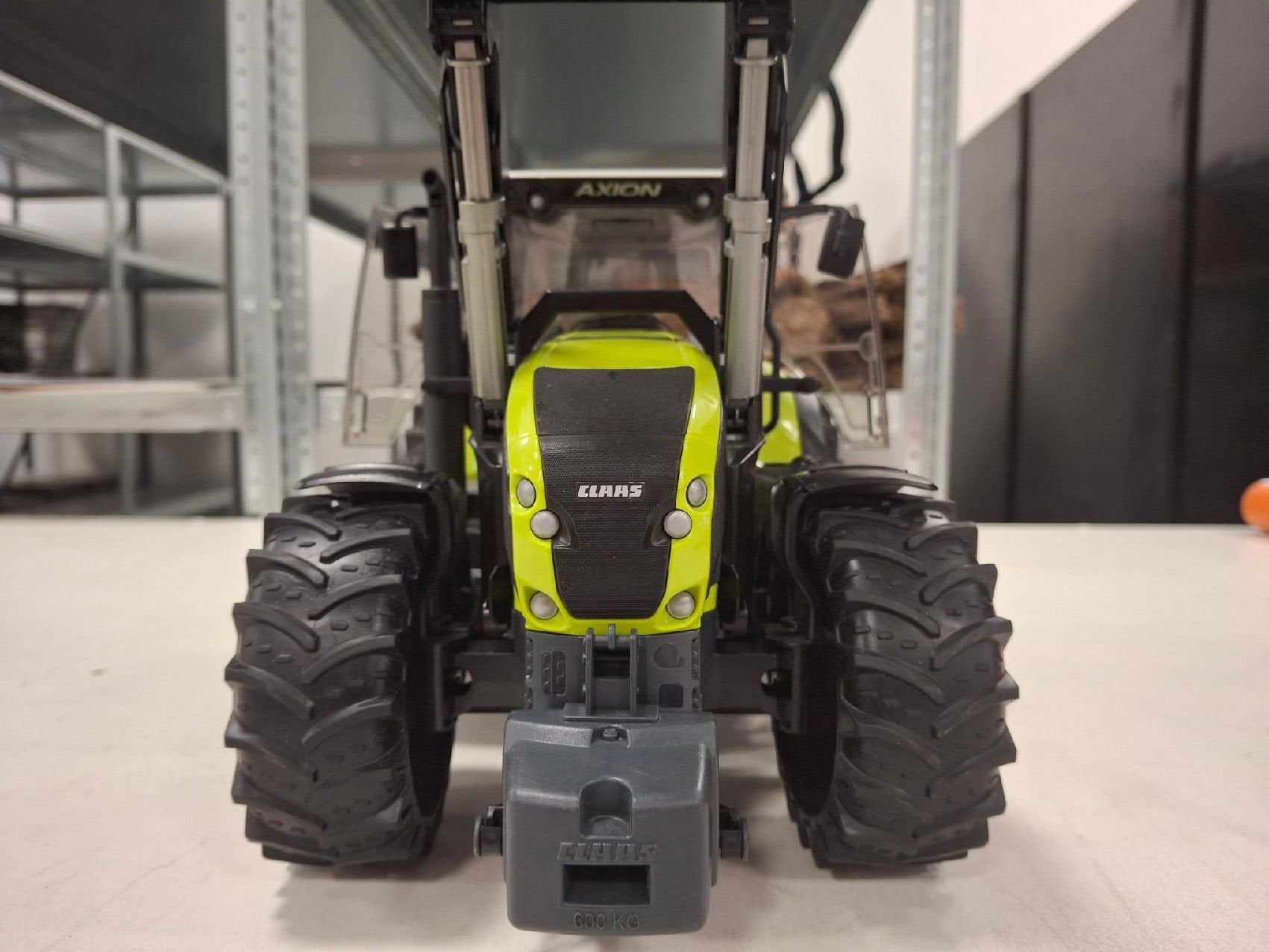 Bruder Claas Axion 950 tractor met voorlader, Ophalen of Verzenden, Zo goed als nieuw