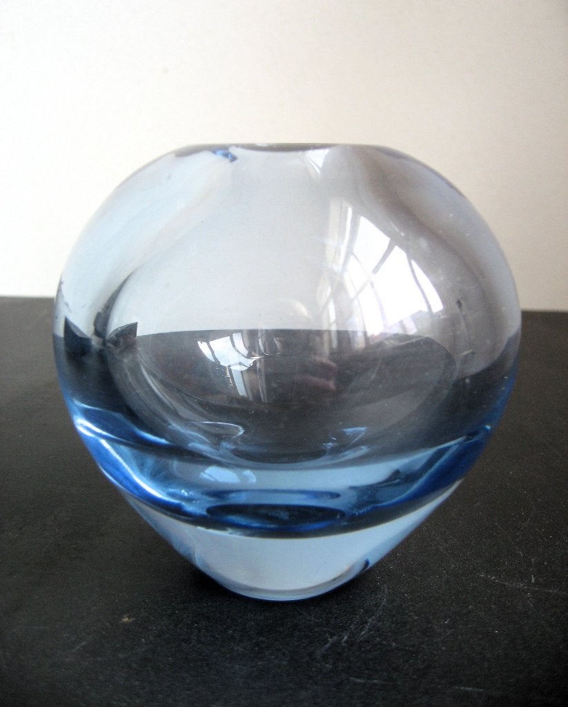 Saffierblauw vaasje, Per Lutken Holmegaard retro jaren 50, Glas, Vaas, Ophalen of Verzenden, Handgemaakt