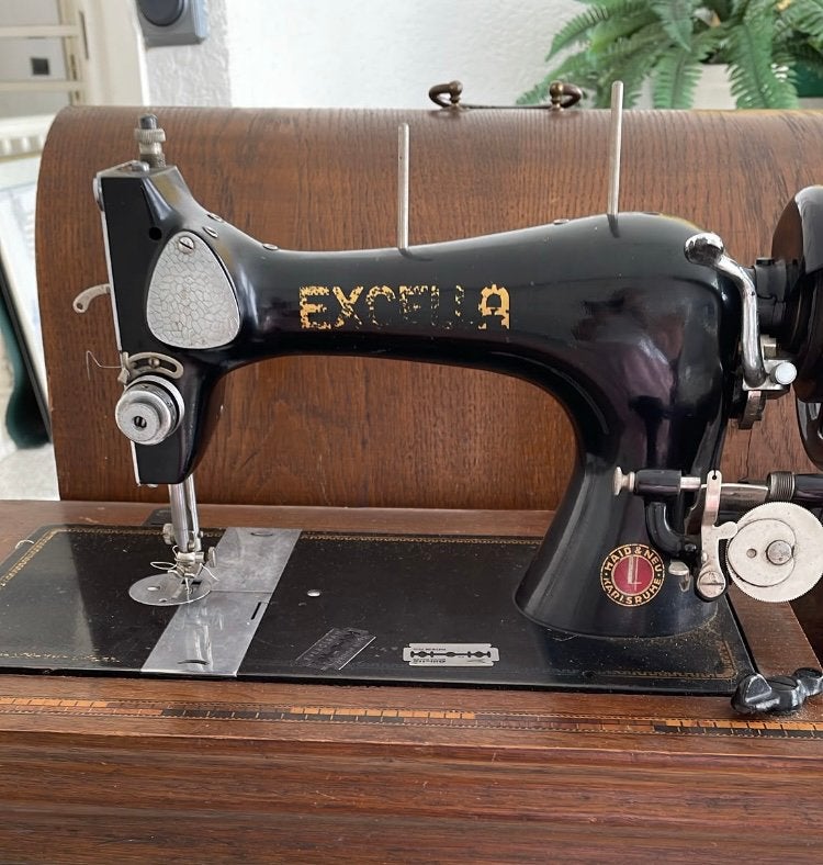 Oud Excella hand naaimachine, Ophalen
