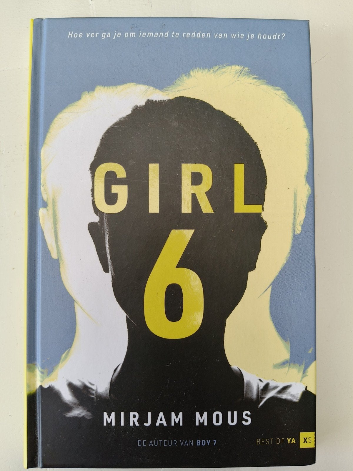 Girl 6 - Mirjam Mous (Best of YA XS), Boeken, Literatuur, Zo goed als nieuw, Nederland, Ophalen of Verzenden