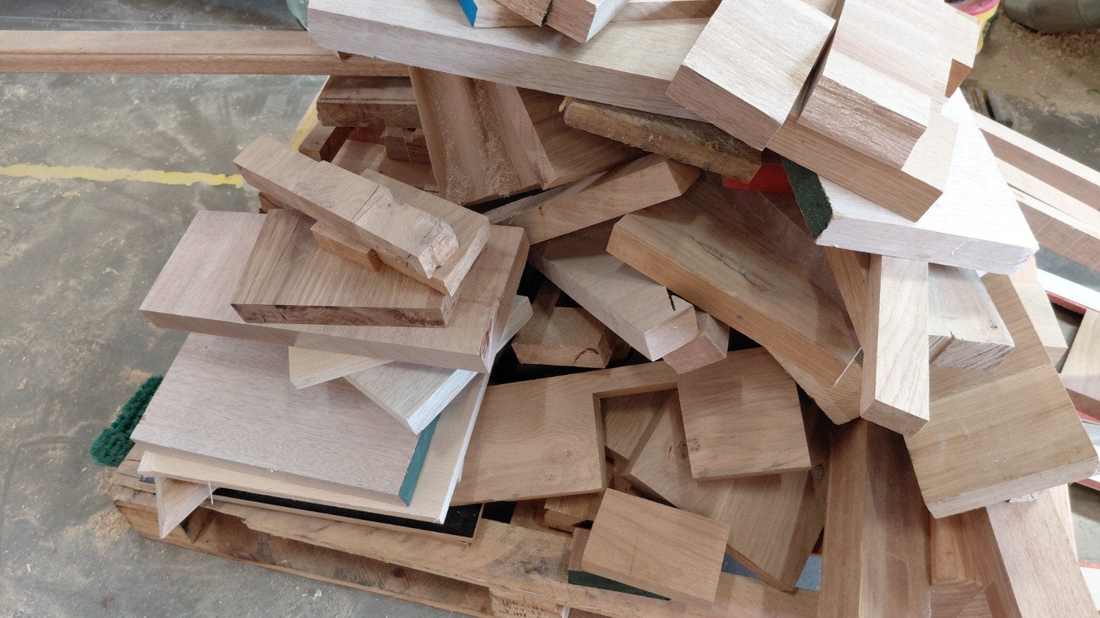 pallet eiken stook hout in ruil voor een krat Grolsch bier, Minder dan 3 m³, Ophalen