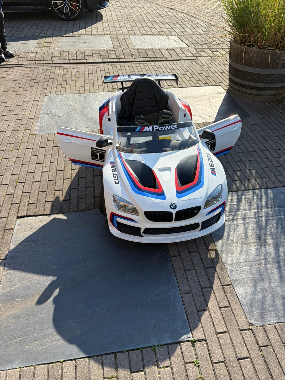 BMW M6 GT3 electrisch auto, Zo goed als nieuw