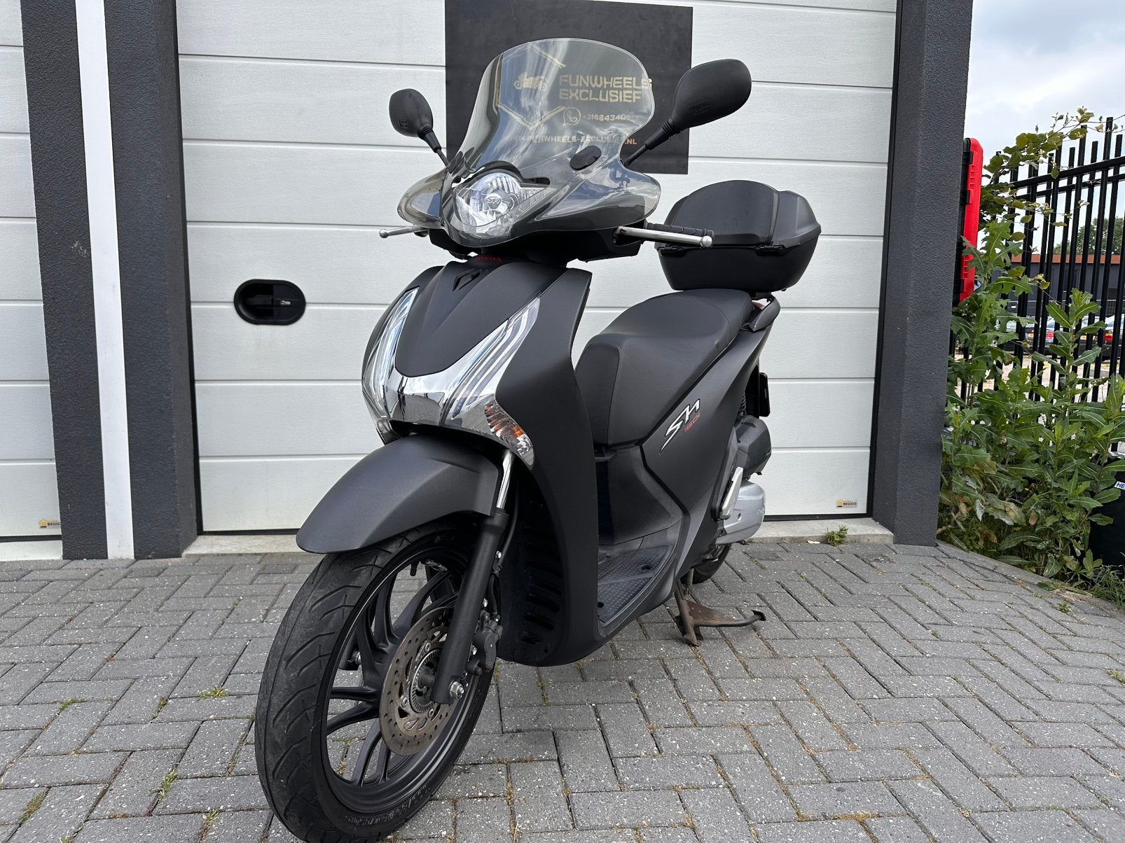 Honda SH 150 Motorscooter ABS 2014 Matzwart A2 start/stop, Motoren, Motoren | Honda, Scooter, 11 kW of minder, Minimaal motorrijbewijs A2