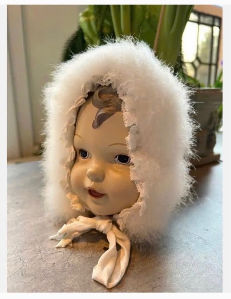 Schattig antiek poppen mutsje met mooie rand, Ophalen of Verzenden, Zo goed als nieuw, X, Kleertjes