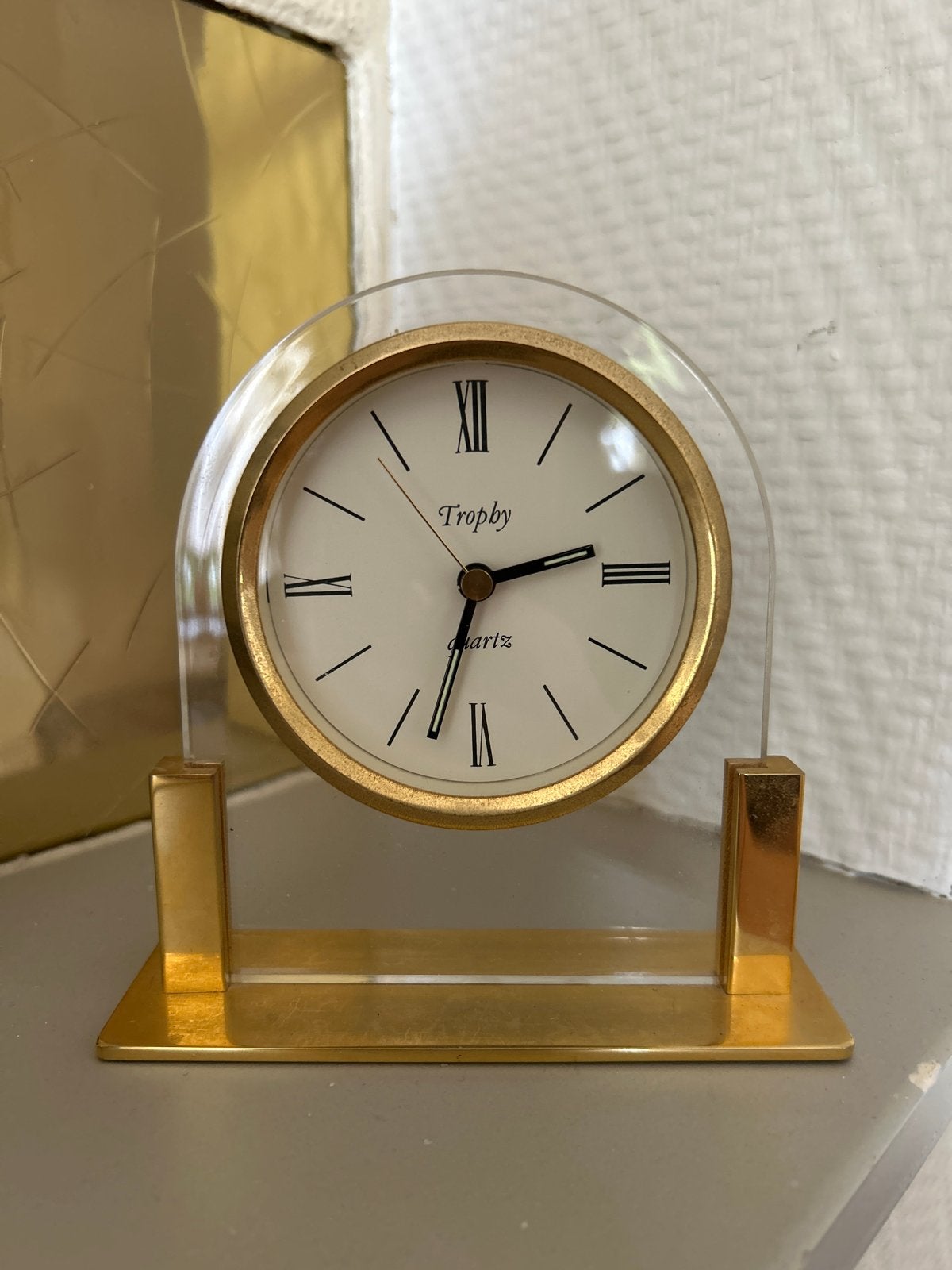 Vintage Trophy quartz tafelklok - Goudkleurig, Goud, Klassiek, Analoog, Werkt op batterijen