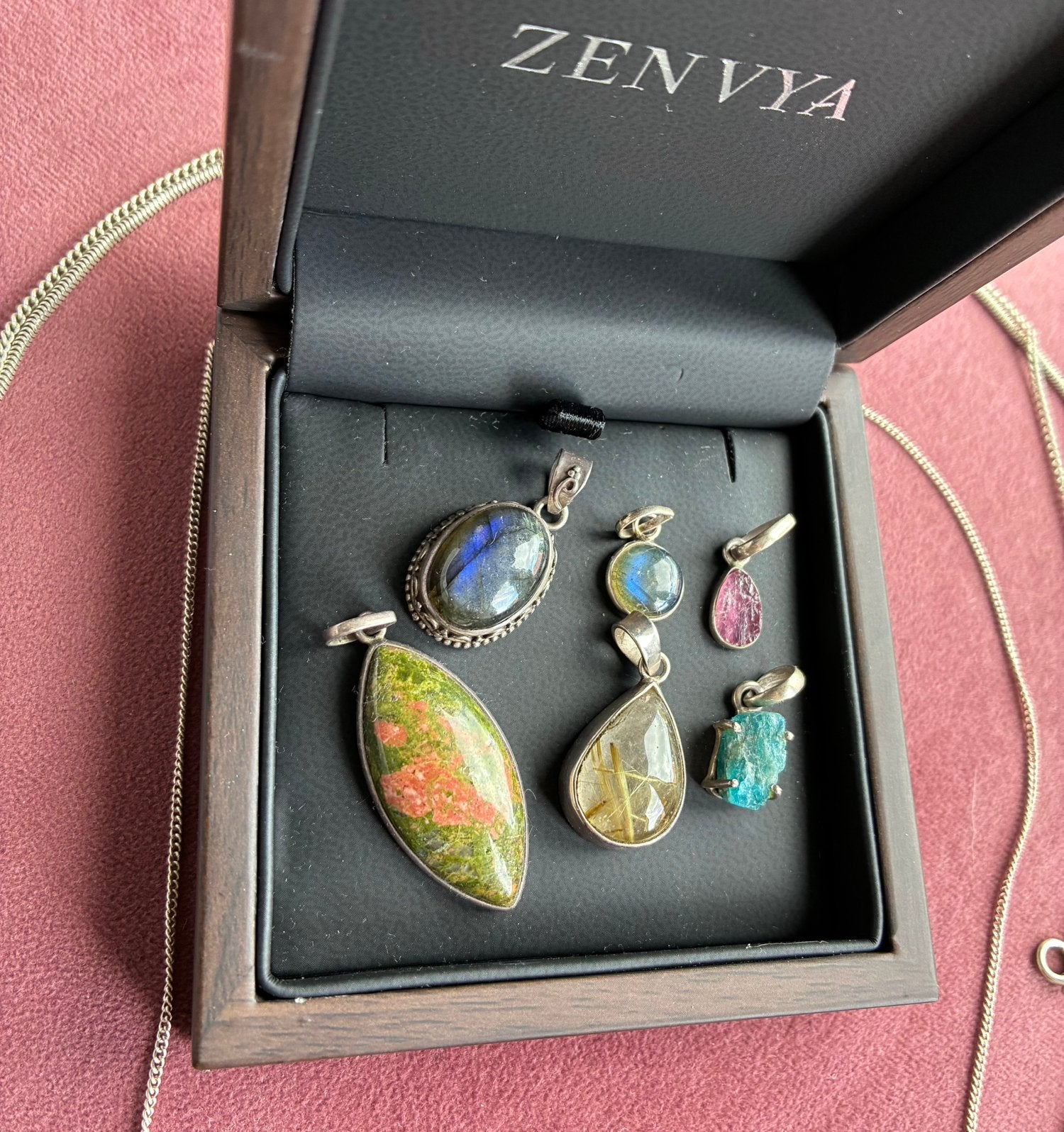 6 prachtige edelstenen hangers met 3 zilveren kettingen, Sieraden, Tassen en Uiterlijk, Ophalen of Verzenden, Zo goed als nieuw
