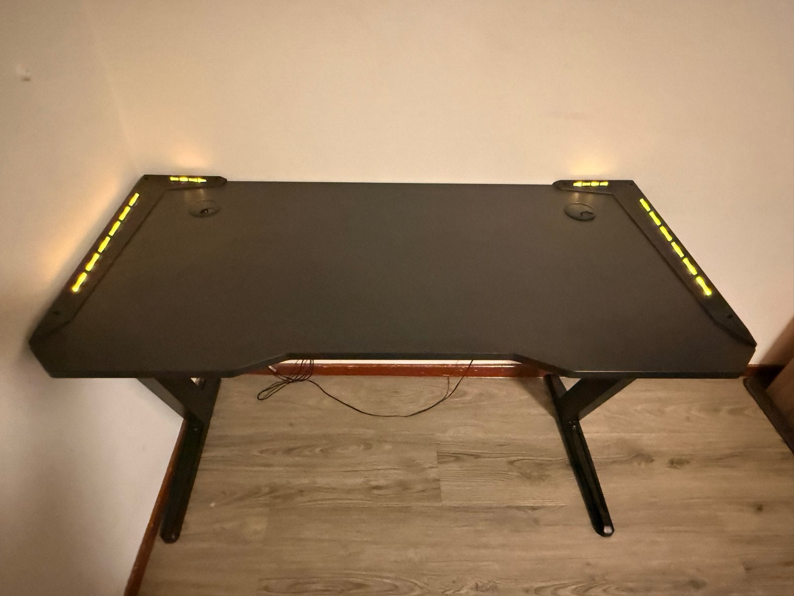 Gamingbureau met LED-verlichting/ merk: avalo, Huis en Inrichting, Bureaus, Ophalen, Zwart, 120 cm, Spaanplaat of MDF