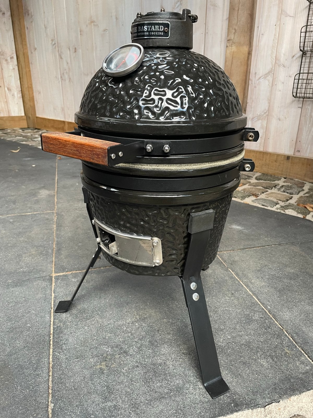 The Bastard Mini Kamado - Zo goed als nieuw met accessoires, Ophalen of Verzenden, Zo goed als nieuw