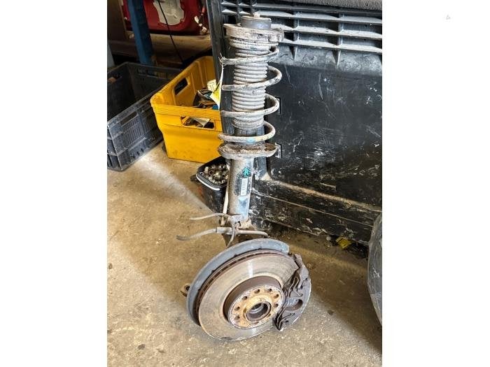Schokdemperpoot links-voor van een Volkswagen Golf Plus, Gebruikt, -, Volkswagen, -